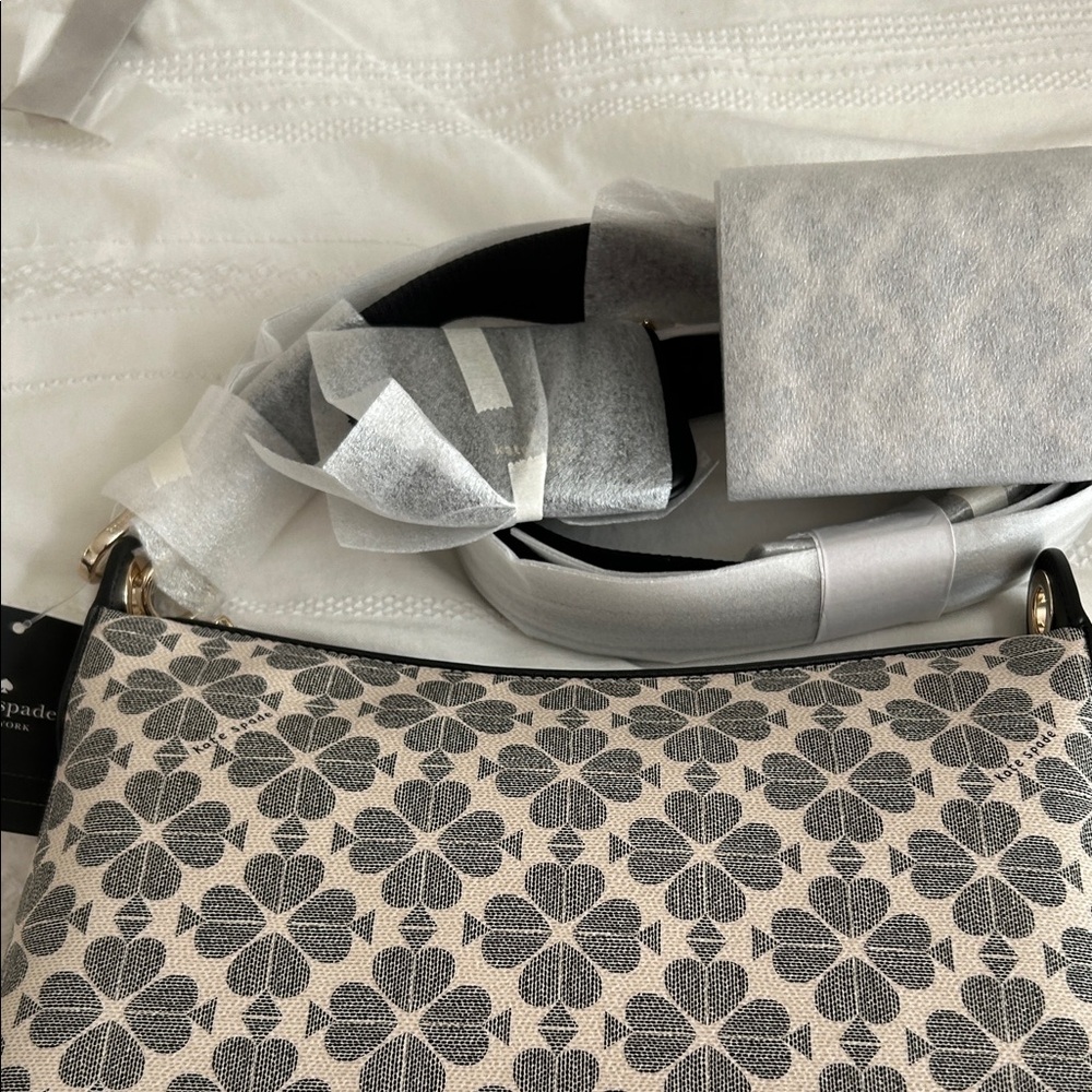 NWT Kate Spade Signature Spade Flower PVC Large Crossbody with matching wallet - Picture 3 of 5